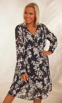 Petite Robe Syana Noir Flores -Vêtements Soldes 2024 facetune 08 02 2024 14 32 42 2 1