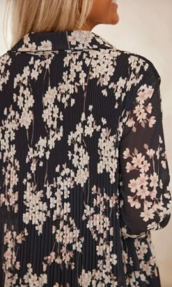 Petite Robe Syana Noir Flores -Vêtements Soldes 2024 facetune 08 02 2024 14 37 18