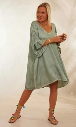 Petite Robe Levana Satin Kaki -Vêtements Soldes 2024 facetune 08 02 2024 14 56 05