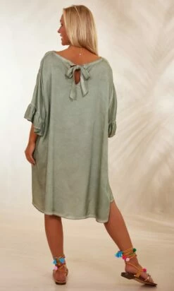 Petite Robe Levana Satin Kaki -Vêtements Soldes 2024 facetune 08 02 2024 15 52 14 1