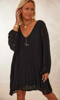 Petite Robe Nuria Plissée Noir -Vêtements Soldes 2024 facetune 08 02 2024 16 18 53