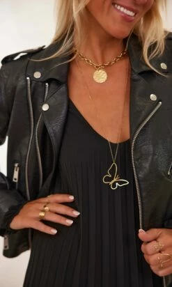 Petite Robe Nuria Plissée Noir -Vêtements Soldes 2024 facetune 08 02 2024 16 45 26