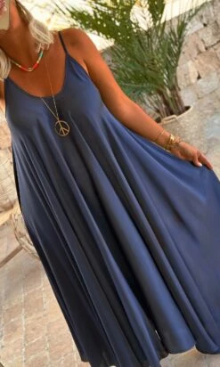 Robe Kimy Bleu Marine -Vêtements Soldes 2024 facetune 08 08 2023 17 00 35