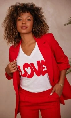 T-Shirt Magda Blanc Love Rouge -Vêtements Soldes 2024 facetune 08 09 2023 12 44 10