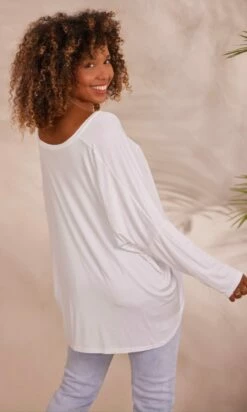T-Shirt Essentiel Marius Oversize Blanc -Vêtements Soldes 2024 facetune 08 09 2023 16 21 13