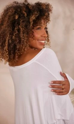 T-Shirt Essentiel Marius Oversize Blanc -Vêtements Soldes 2024 facetune 08 09 2023 16 21 17