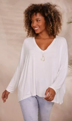 T-Shirt Essentiel Marius Oversize Blanc -Vêtements Soldes 2024 facetune 08 09 2023 16 21 38