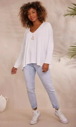 T-Shirt Essentiel Marius Oversize Blanc -Vêtements Soldes 2024 facetune 08 09 2023 16 21 50