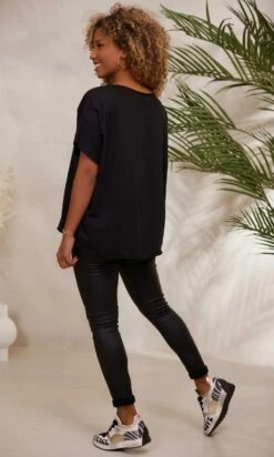 T-Shirt Solene Oversize Noir Cactus Skull -Vêtements Soldes 2024 facetune 08 12 2023 10 43 13