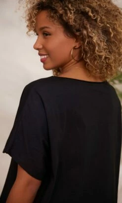 T-Shirt Solene Oversize Noir Cactus Skull -Vêtements Soldes 2024 facetune 08 12 2023 10 54 02