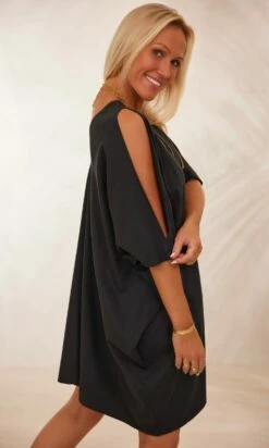 Petite Robe Orlane Ultra-Light Noir -Vêtements Soldes 2024 facetune 09 02 2024 10 39 56 1