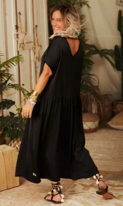 Robe Georgia Satin Noir -Vêtements Soldes 2024 facetune 09 03 2023 11 57 39