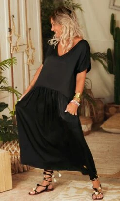 Robe Georgia Satin Noir -Vêtements Soldes 2024 facetune 09 03 2023 11 58 07