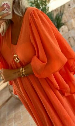 Petite Robe De Plage Kristy Orange 13 Petite Robe De Plage Kristy Orange -Vêtements Soldes 2024 facetune 09 08 2023 09 03 00
