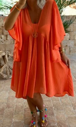 Petite Robe De Plage Kristy Orange 11 Petite Robe De Plage Kristy Orange -Vêtements Soldes 2024 facetune 09 08 2023 09 04 48