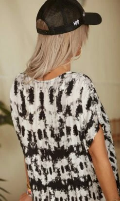 Robe Izabella Tie And Dye Noir 14 Robe Izabella Tie And Dye Noir -Vêtements Soldes 2024 facetune 10 02 2023 16 55 14