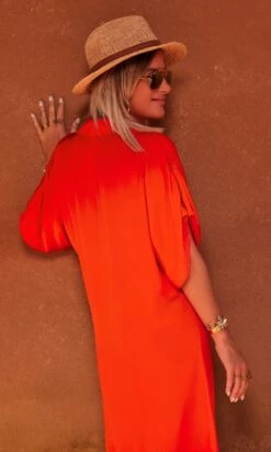 Robe Valène Satin Orange -Vêtements Soldes 2024 facetune 10 07 2023 14 32 14