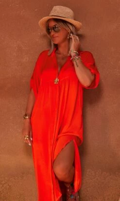 Robe Valène Satin Orange -Vêtements Soldes 2024 facetune 10 07 2023 14 48 09