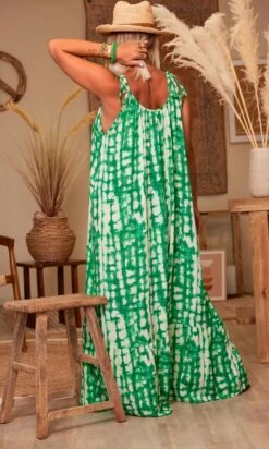 Robe Nayana Vert Brésil Damiera -Vêtements Soldes 2024 facetune 10 07 2023 15 38 51