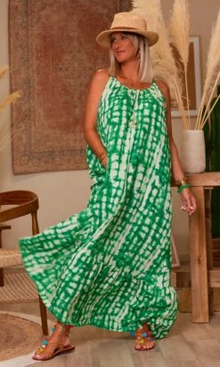 Robe Nayana Vert Brésil Damiera -Vêtements Soldes 2024 facetune 10 07 2023 15 53 47