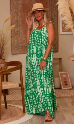 Robe Nayana Vert Brésil Damiera -Vêtements Soldes 2024 facetune 10 07 2023 15 57 16