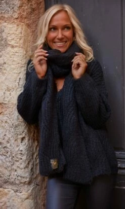 Gilet Nell Noir -Vêtements Soldes 2024 facetune 10 10 2023 13 04 30