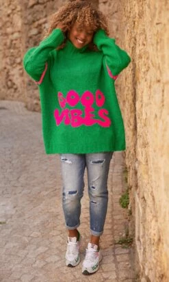 Pull Amaury Vert Good Vibes Rose Fluo -Vêtements Soldes 2024 facetune 10 10 2023 13 36 43