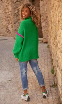 Pull Amaury Vert Good Vibes Rose Fluo -Vêtements Soldes 2024 facetune 10 10 2023 14 01 45