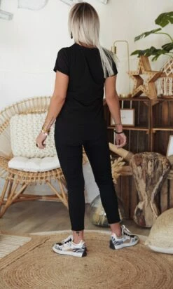 T-Shirt Naïm Noir Little Heart Or -Vêtements Soldes 2024 facetune 11 01 2023 10 54 47 1