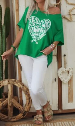 T-Shirt Solene Oversize Vert Brésil Heart Arrow Blanc -Vêtements Soldes 2024 facetune 11 01 2023 11 43 54 1