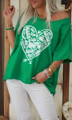 T-Shirt Solene Oversize Vert Brésil Heart Arrow Blanc -Vêtements Soldes 2024 facetune 11 01 2023 11 55 47 1