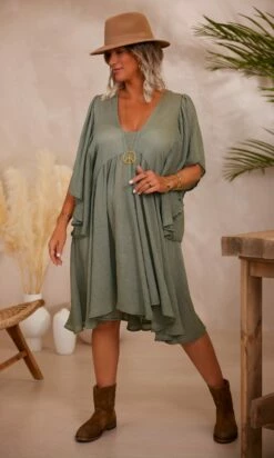 Petite Robe De Plage Kristy Kaki -Vêtements Soldes 2024 facetune 11 08 2023 11 30 14