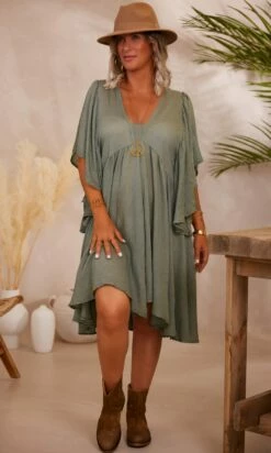 Petite Robe De Plage Kristy Kaki -Vêtements Soldes 2024 facetune 11 08 2023 11 36 26