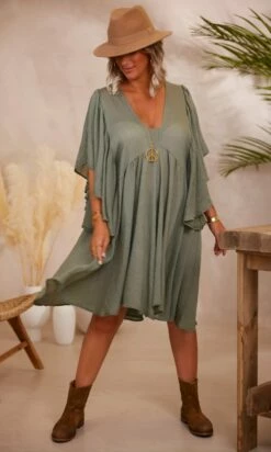 Petite Robe De Plage Kristy Kaki -Vêtements Soldes 2024 facetune 11 08 2023 11 42 58