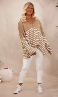 Pull Marius Oversize Taupe Marinière Blanc -Vêtements Soldes 2024 facetune 11 10 2023 10 03 25