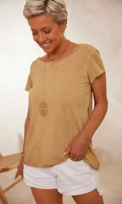 T-Shirt Quentin MC Camel -Vêtements Soldes 2024 facetune 12 02 2024 14 48 27