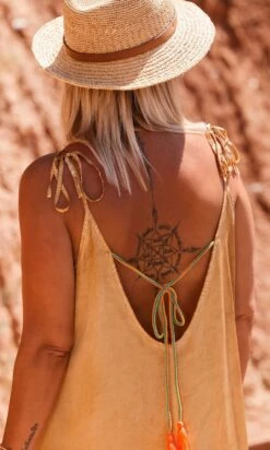 Petite Robe Laly Satin Camel 11 Petite Robe Laly Satin Camel -Vêtements Soldes 2024 facetune 12 07 2023 10 50 33