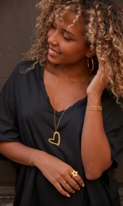 Petite Robe Farah Oversize Ultra-Light Noir 13 Petite Robe Farah Oversize Ultra-Light Noir -Vêtements Soldes 2024 facetune 12 10 2023 09 17 09