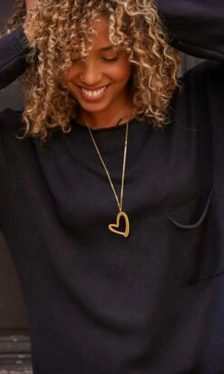 Pull Floyd Noir 13 Pull Floyd Noir -Vêtements Soldes 2024 facetune 12 10 2023 12 42 30