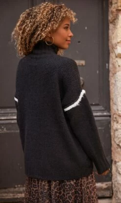 Pull Amaury Noir Good Vibes Blanc -Vêtements Soldes 2024 facetune 12 10 2023 14 58 02