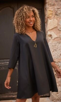 Petite Robe Gaia Noir -Vêtements Soldes 2024 facetune 12 10 2023 16 29 00