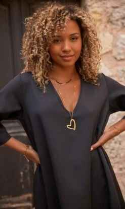 Petite Robe Gaia Noir -Vêtements Soldes 2024 facetune 12 10 2023 16 30 21