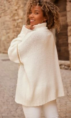 Pull Amaury Blanc Cassé Good Vibes Doré -Vêtements Soldes 2024 facetune 12 10 2023 16 37 31