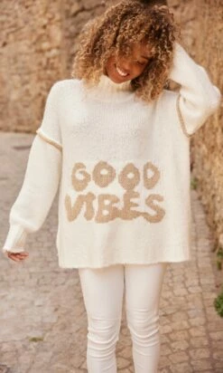 Pull Amaury Blanc Cassé Good Vibes Doré -Vêtements Soldes 2024 facetune 12 10 2023 16 41 26