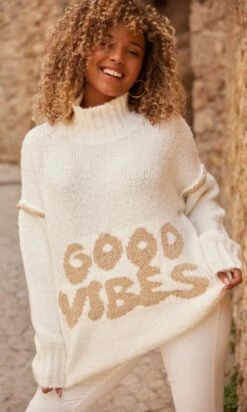 Pull Amaury Blanc Cassé Good Vibes Doré -Vêtements Soldes 2024 facetune 12 10 2023 16 50 38