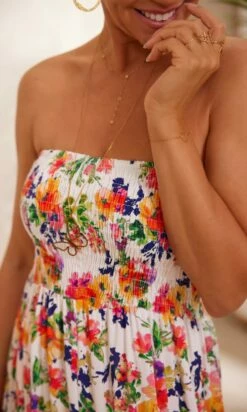 Robe Juliana Blanc Spring Shine -Vêtements Soldes 2024 facetune 13 02 2024 11 42 51