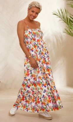 Robe Juliana Blanc Spring Shine -Vêtements Soldes 2024 facetune 13 02 2024 11 56 46