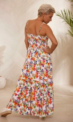 Robe Juliana Blanc Spring Shine -Vêtements Soldes 2024 facetune 13 02 2024 11 59 20