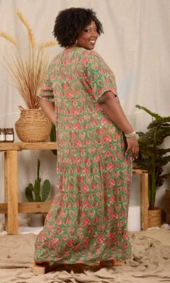 Robe Irina MC Vert Brésil Lovely Corazon Rose -Vêtements Soldes 2024 facetune 13 04 2023 14 13 44