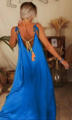 Robe Laly Satin Bleu Electrique -Vêtements Soldes 2024 facetune 13 06 2023 14 05 46